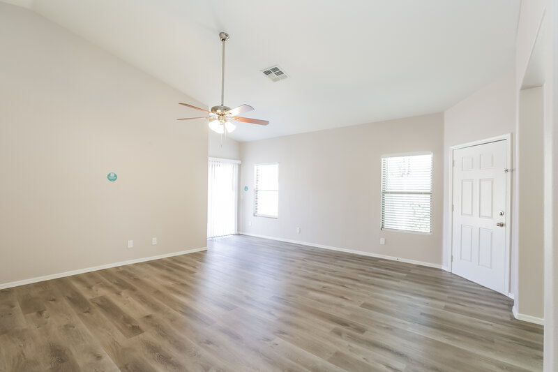 2,095/Mo, 6350 W Hilton Ave Phoenix, AZ 85043 Living Room View