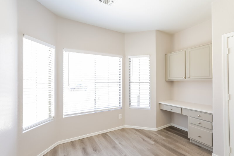 2,095/Mo, 6350 W Hilton Ave Phoenix, AZ 85043 Breakfast Nook View