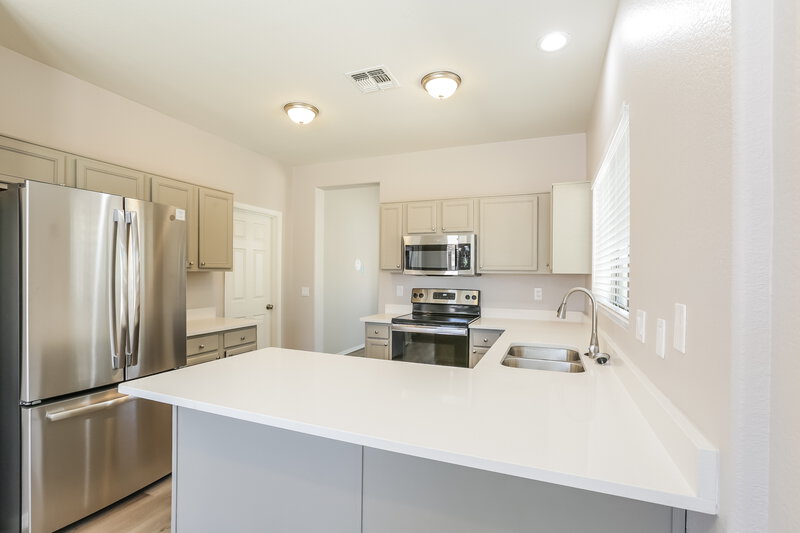 2,095/Mo, 6350 W Hilton Ave Phoenix, AZ 85043 Kitchen View