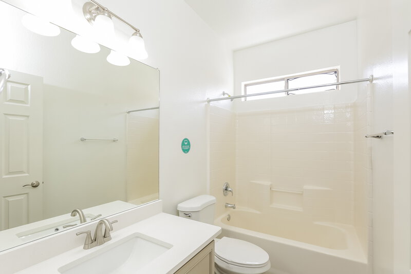 2,095/Mo, 6350 W Hilton Ave Phoenix, AZ 85043 Bathroom View