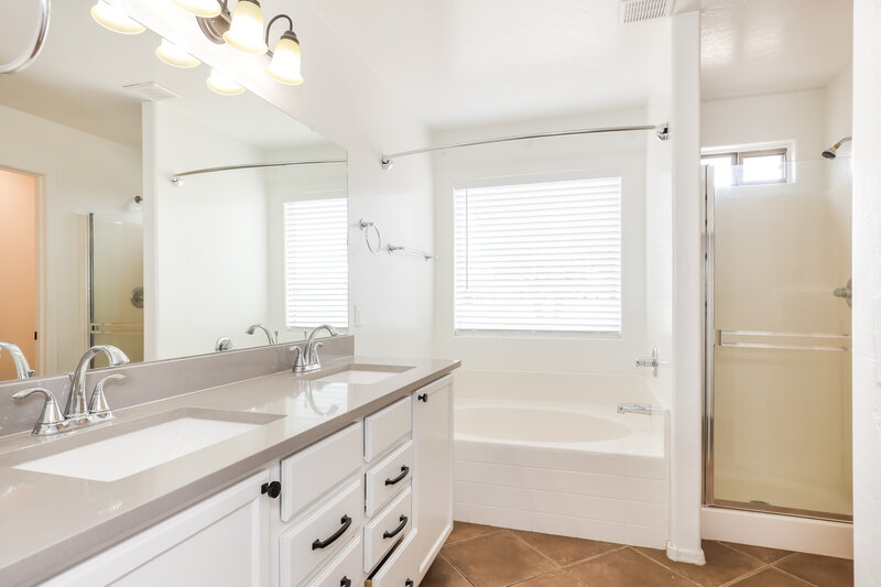 2,160/Mo, 23189 S 215th St Queen Creek, AZ 85142 Main Bathroom View