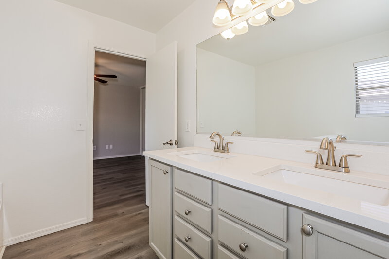 2,280/Mo, 3648 E Constitution Dr Gilbert, AZ 85296 Main Bathroom View 2