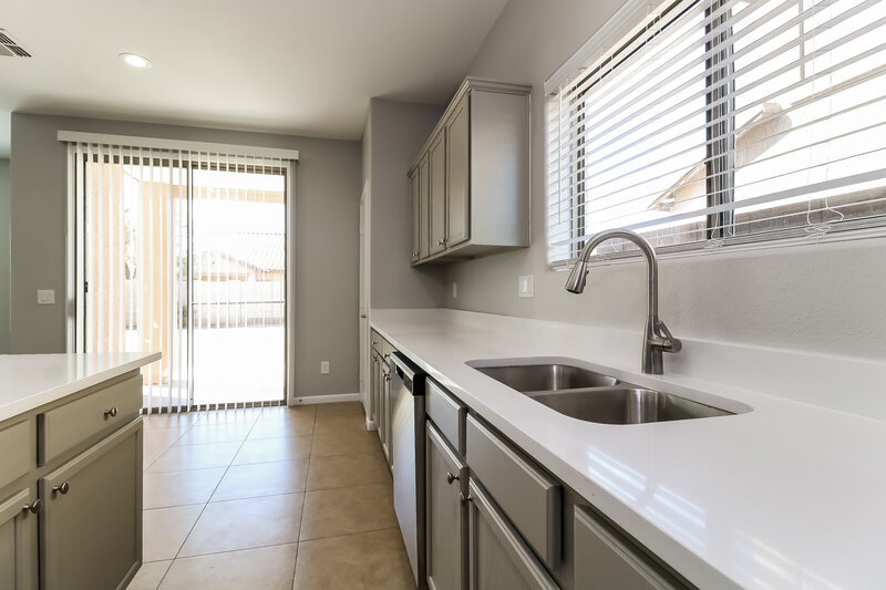 2,385/Mo, 953 E Dee St Avondale, AZ 85323 Kitchen View 2