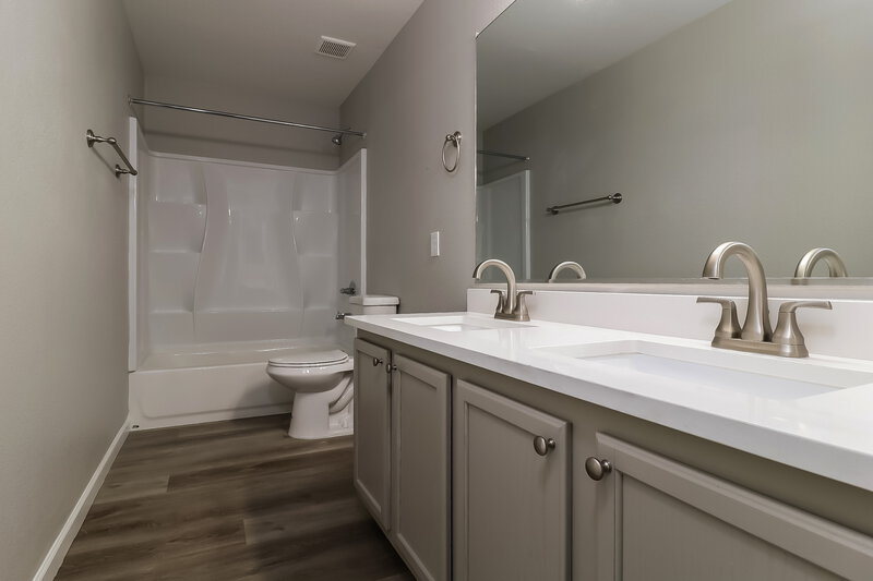 2,385/Mo, 953 E Dee St Avondale, AZ 85323 Bathroom View