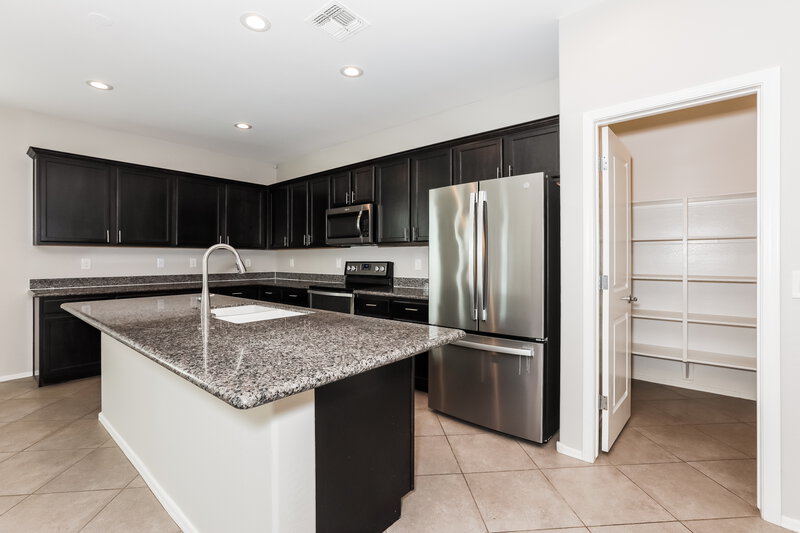 2,740/Mo, 23293 S 226th Way Queen Creek, AZ 85142 Kitchen View