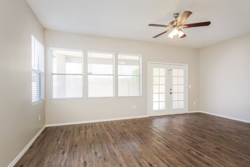 2,200/Mo, 3929 W Irwin Ave Phoenix, AZ 85041 Family Room View