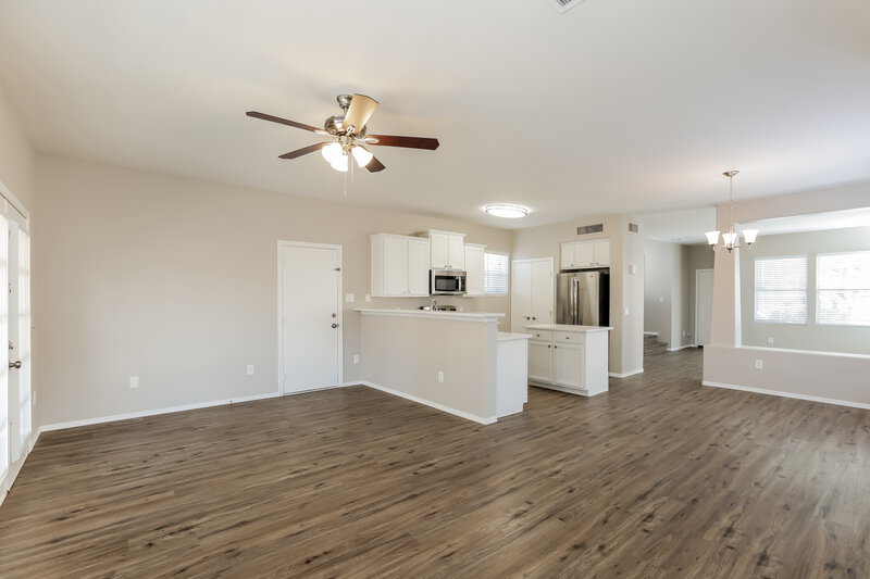 2,245/Mo, 3929 W Irwin Ave Phoenix, AZ 85041 Family Room View