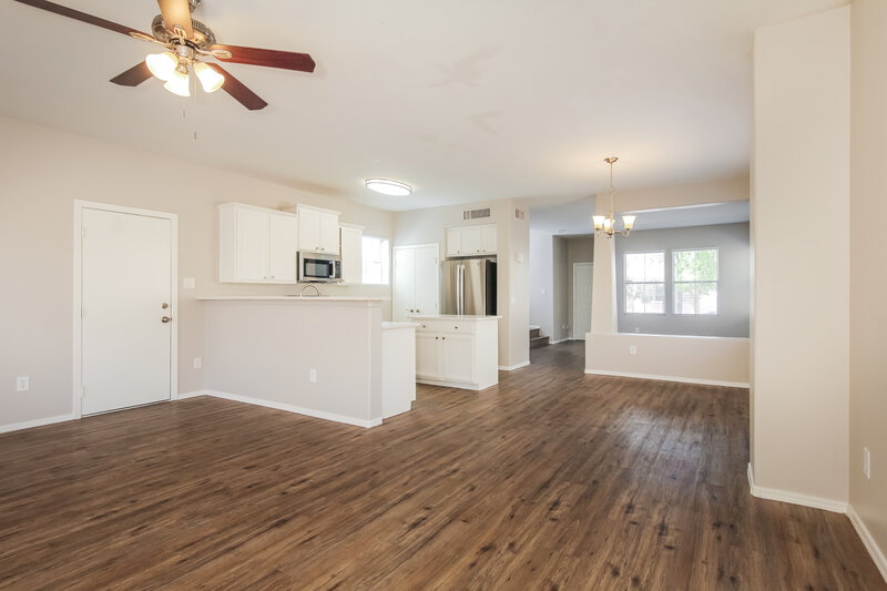 2,200/Mo, 3929 W Irwin Ave Phoenix, AZ 85041 Family Room View 2