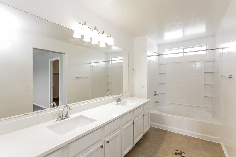2,245/Mo, 3929 W Irwin Ave Phoenix, AZ 85041 Main Bathroom View