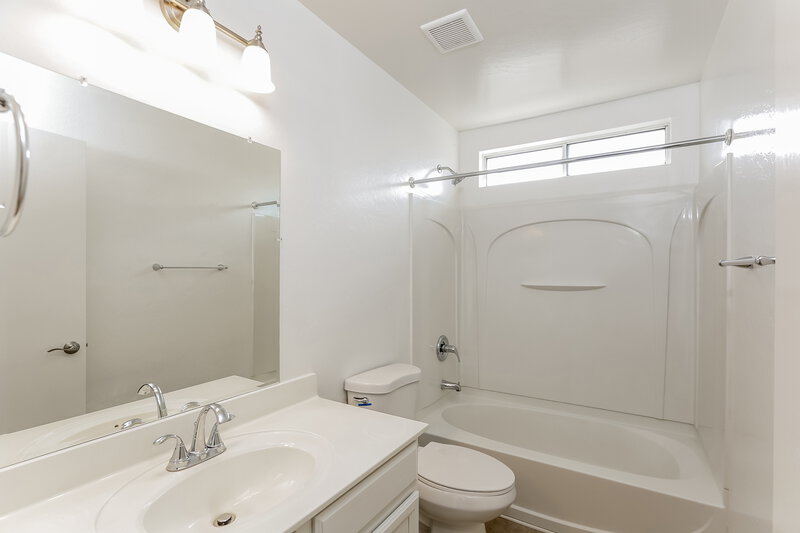 2,245/Mo, 3929 W Irwin Ave Phoenix, AZ 85041 Bathroom View