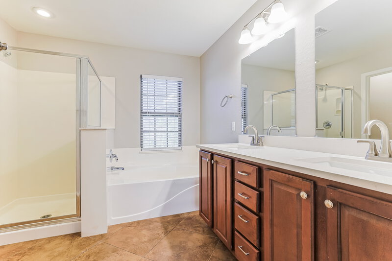 2,950/Mo, 2606 E Bart St Gilbert, AZ 85295 Main Bathroom View