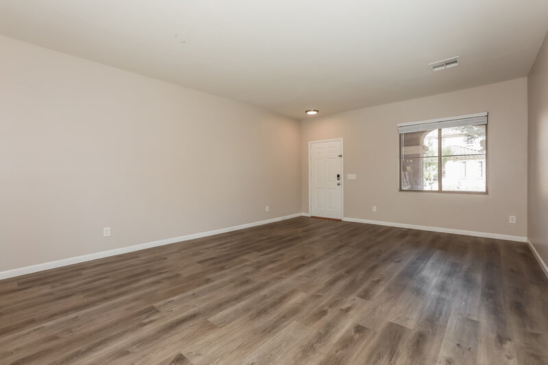 2,440/Mo, 4515 E Oxford Ln Gilbert, AZ 85295 Living Room View 2