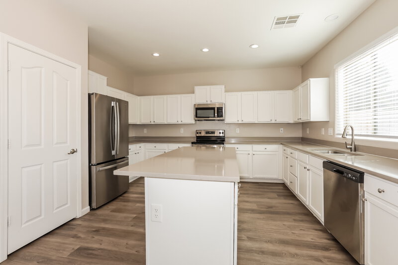 2,440/Mo, 4515 E Oxford Ln Gilbert, AZ 85295 Kitchen View
