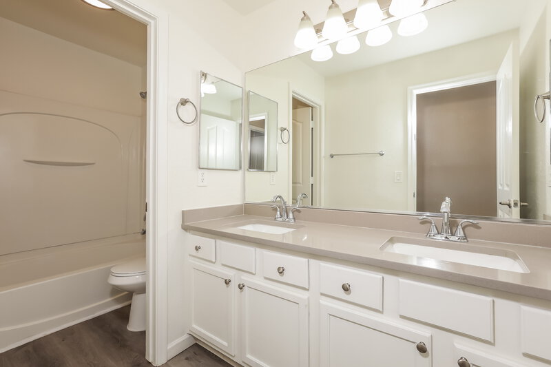 2,440/Mo, 4515 E Oxford Ln Gilbert, AZ 85295 Bathroom View