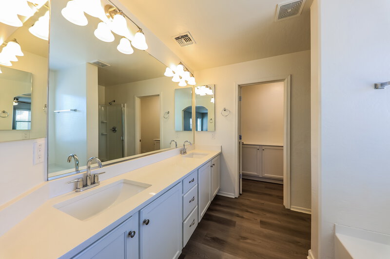 2,285/Mo, 14180 W Country Gables Dr Surprise, AZ 85379 Main Bathroom View