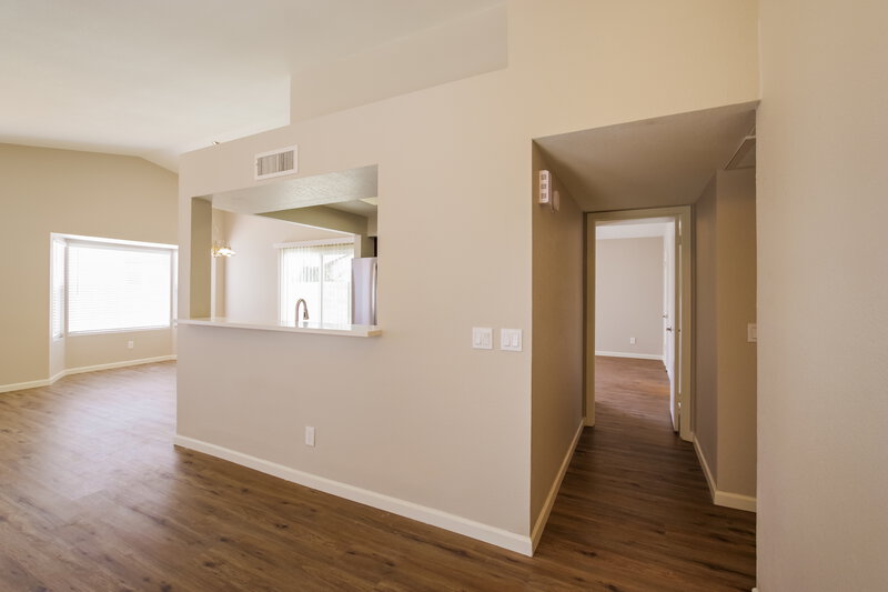 2,260/Mo, 8851 W St John Rd Peoria, AZ 85382 Living Room View 2