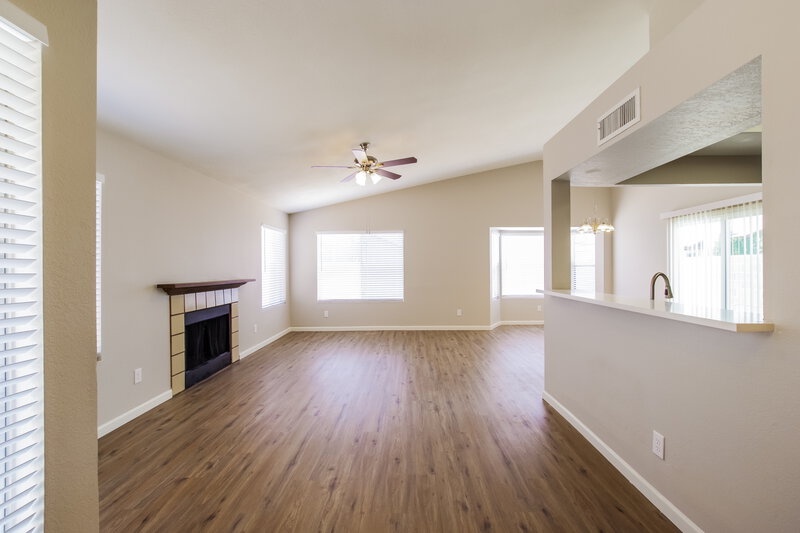 2,260/Mo, 8851 W St John Rd Peoria, AZ 85382 Living Room View 3