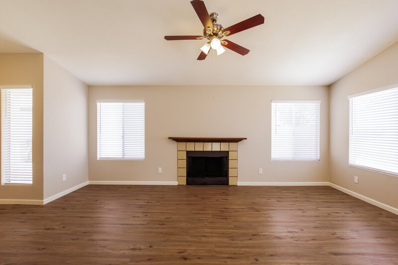 2,260/Mo, 8851 W St John Rd Peoria, AZ 85382 Living Room View 4