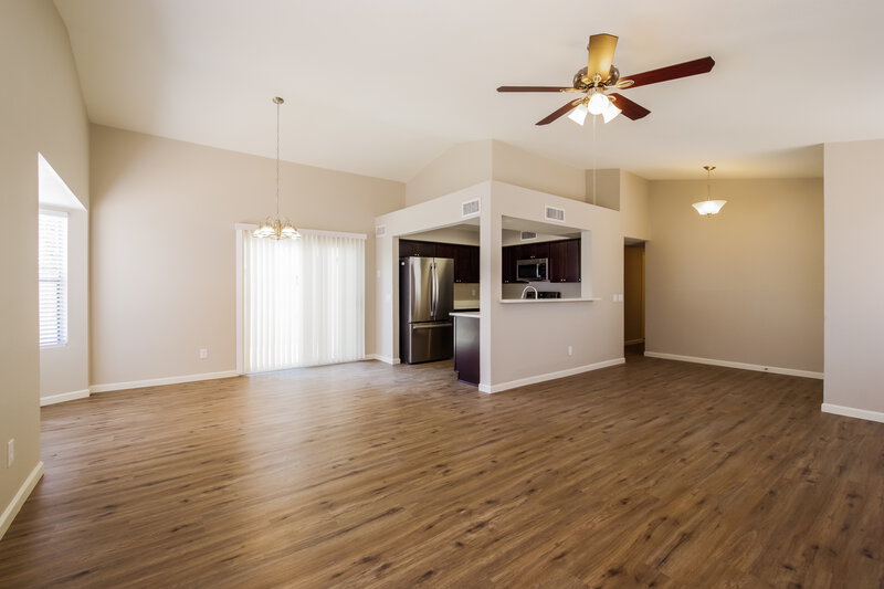 2,260/Mo, 8851 W St John Rd Peoria, AZ 85382 Living Room View 5
