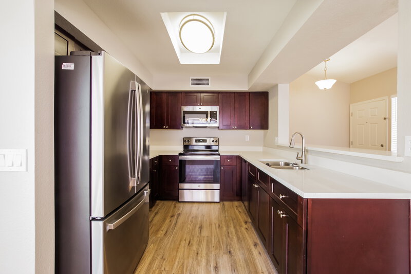2,260/Mo, 8851 W St John Rd Peoria, AZ 85382 Kitchen View