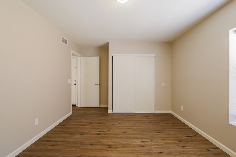 2,260/Mo, 8851 W St John Rd Peoria, AZ 85382 Main Bedroom View 2