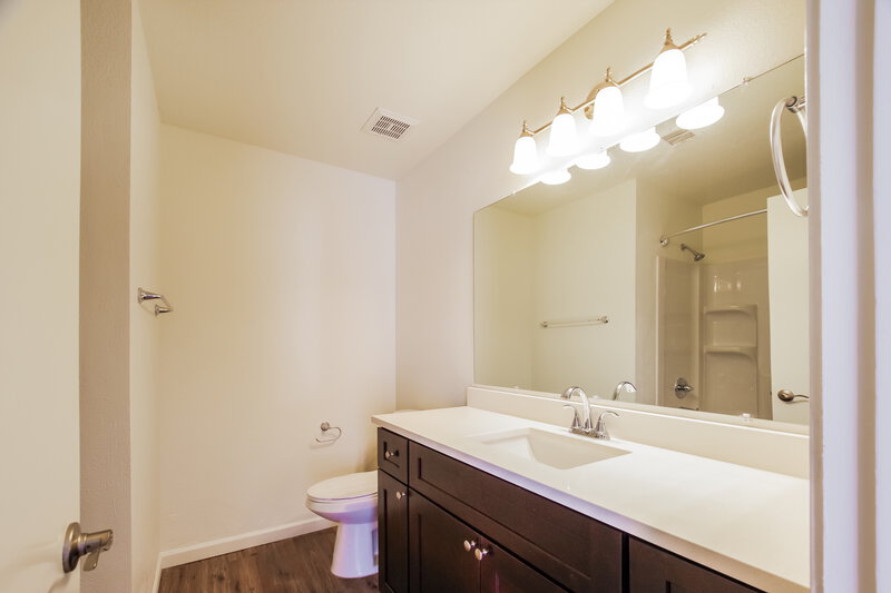 2,260/Mo, 8851 W St John Rd Peoria, AZ 85382 Main Bathroom View