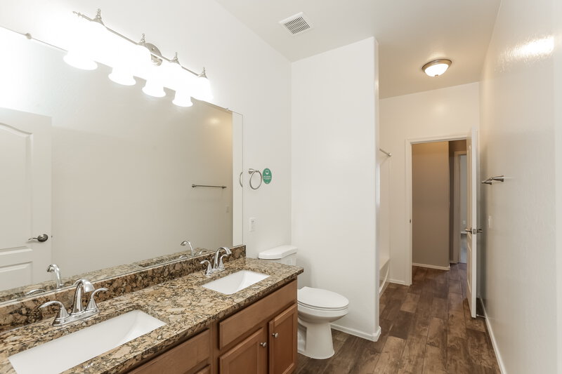3,160/Mo, 6913 W Maldonado Rd Laveen, AZ 85339 Main Bathroom View