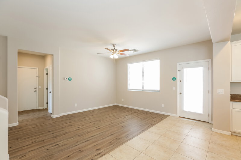 2,100/Mo, 6821 S 7th Ln Phoenix, AZ 85041 Foyer View