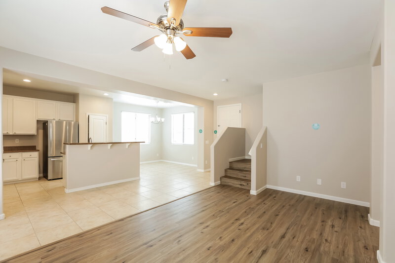 2,100/Mo, 6821 S 7th Ln Phoenix, AZ 85041 Living Room View 2