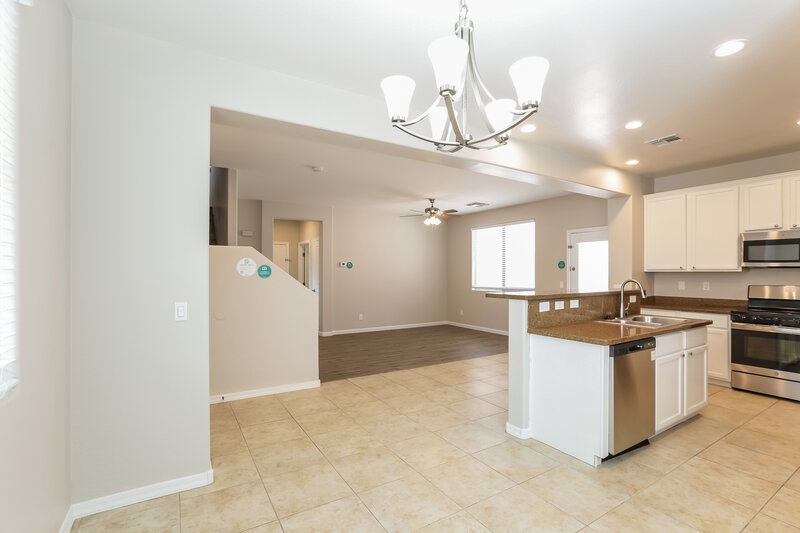 2,100/Mo, 6821 S 7th Ln Phoenix, AZ 85041 Dining Room View