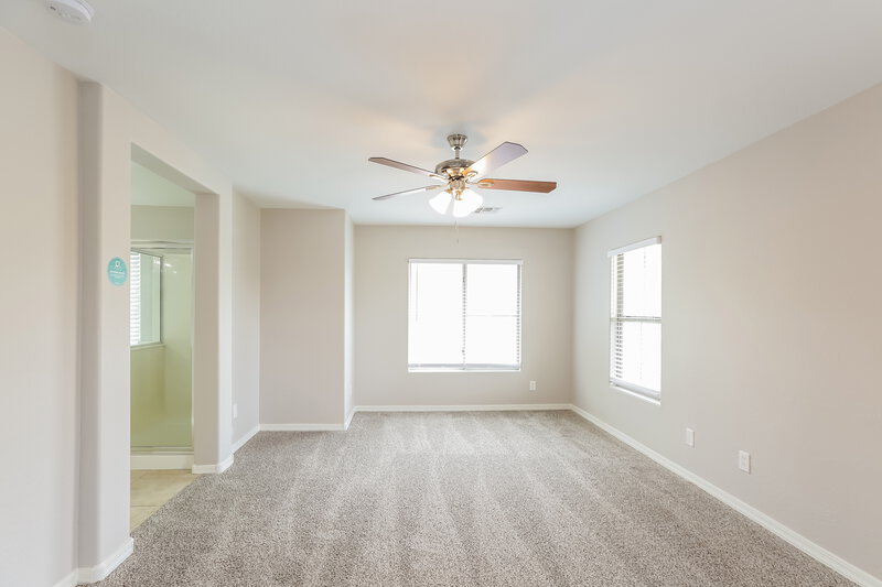 2,100/Mo, 6821 S 7th Ln Phoenix, AZ 85041 Main Bedroom View