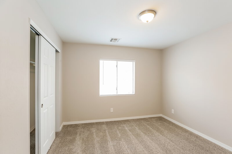 2,100/Mo, 6821 S 7th Ln Phoenix, AZ 85041 Bedroom View