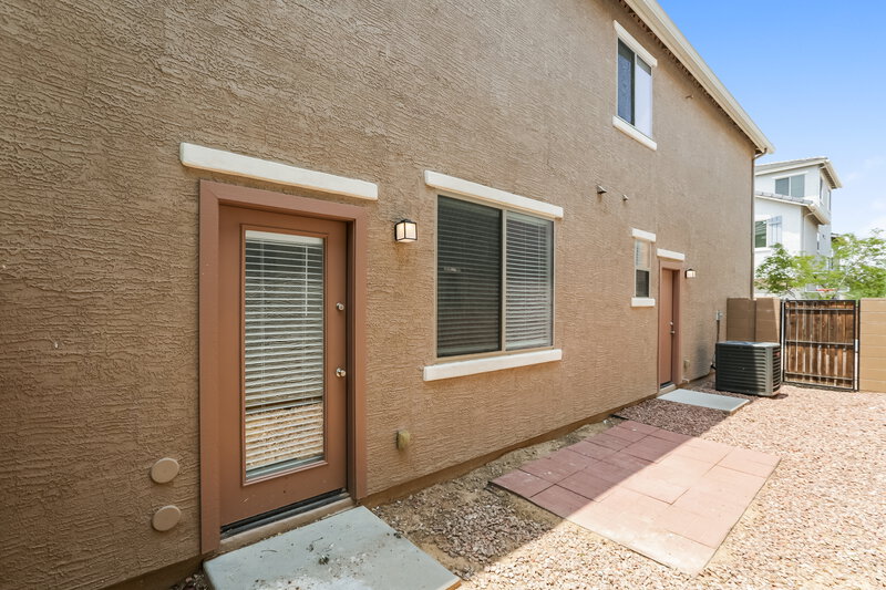 2,100/Mo, 6821 S 7th Ln Phoenix, AZ 85041 Rear View