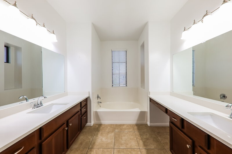 2,555/Mo, 2432 W Dusty Wren Dr Phoenix, AZ 85085 Main Bathroom View