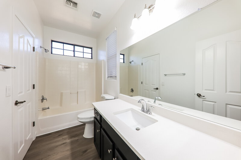 2,555/Mo, 2432 W Dusty Wren Dr Phoenix, AZ 85085 Bathroom View