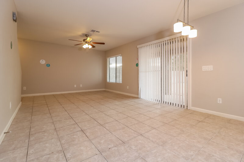 2,095/Mo, 12329 W Windrose Dr El Mirage, AZ 85335 Dining Room View