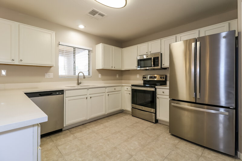 2,095/Mo, 12329 W Windrose Dr El Mirage, AZ 85335 Kitchen View