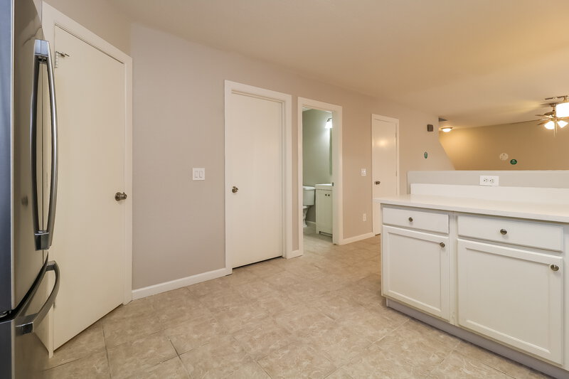 2,095/Mo, 12329 W Windrose Dr El Mirage, AZ 85335 Kitchen View 2