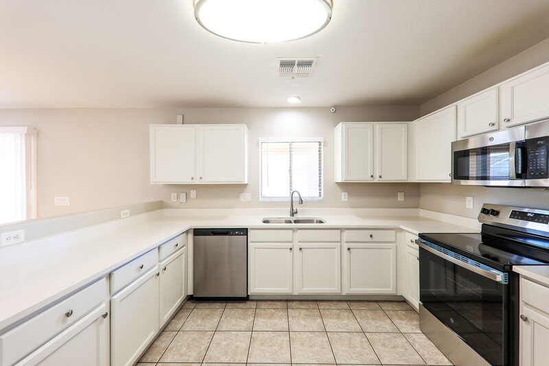 1,835/Mo, 12329 W Windrose Dr El Mirage, AZ 85335 Kitchen View 2