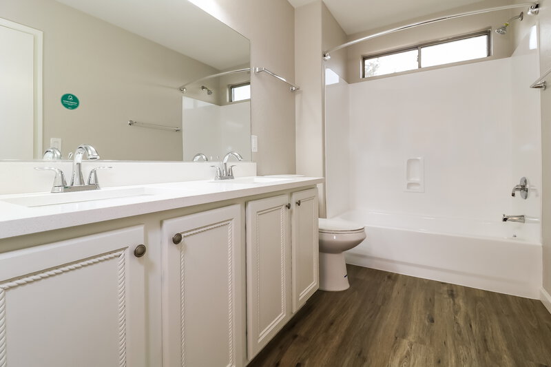 2,095/Mo, 12329 W Windrose Dr El Mirage, AZ 85335 Main Bathroom View