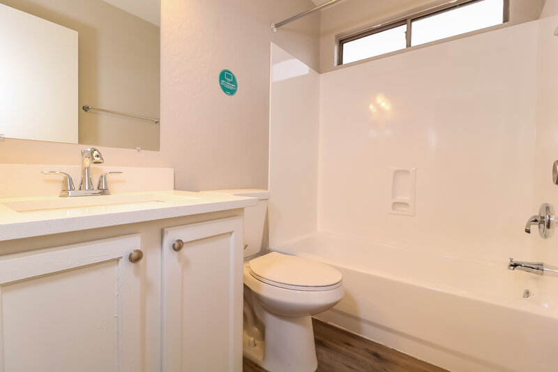 2,095/Mo, 12329 W Windrose Dr El Mirage, AZ 85335 Bathroom View