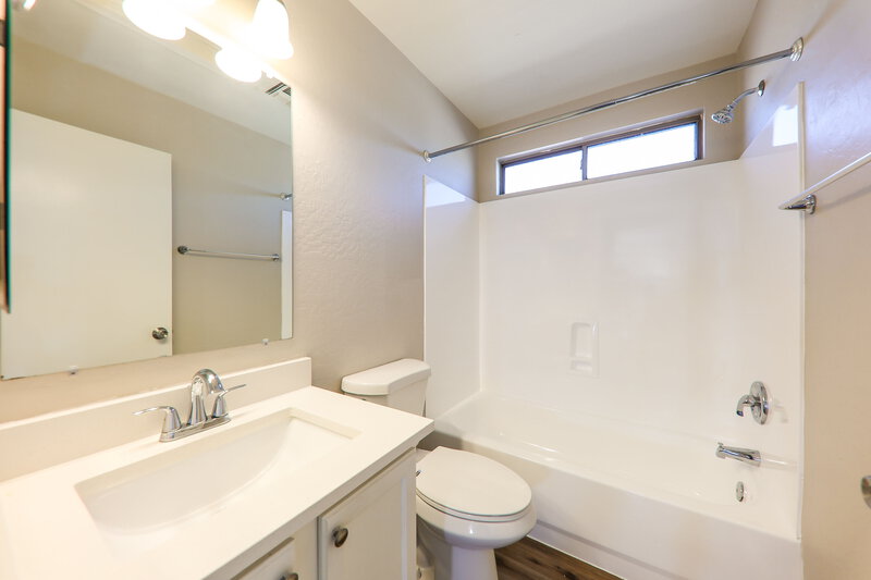1,835/Mo, 12329 W Windrose Dr El Mirage, AZ 85335 Bathroom View