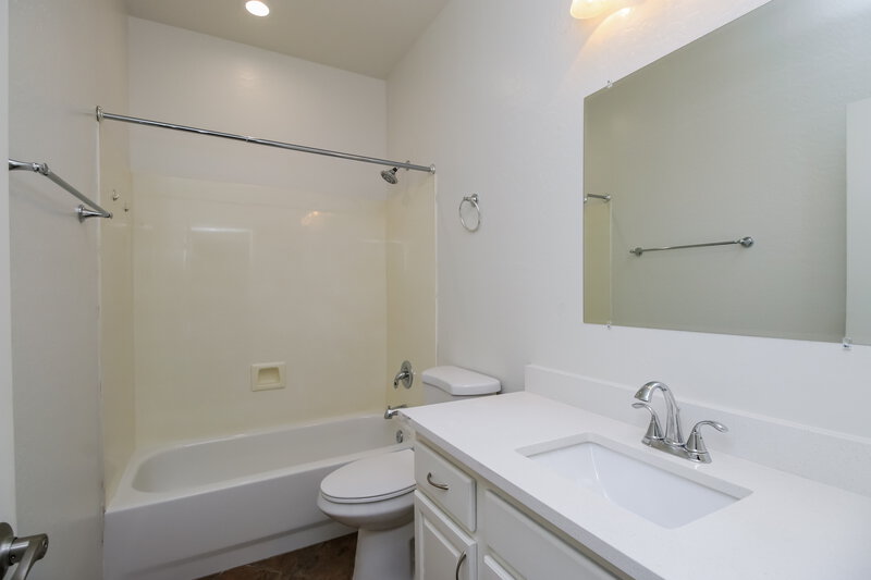 3,670/Mo, 4091 E Carriage Way Gilbert, AZ 85297 Bathroom View 2