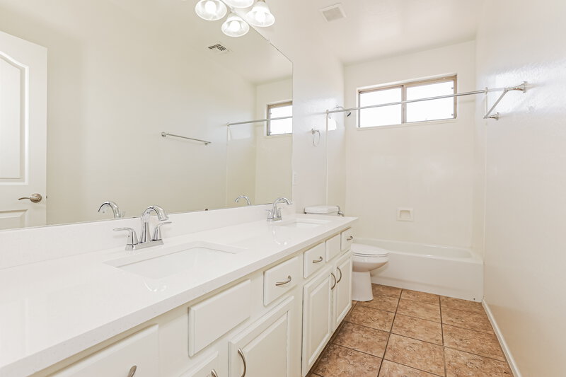 3,145/Mo, 4091 E Carriage Way Gilbert, AZ 85297 Bathroom View