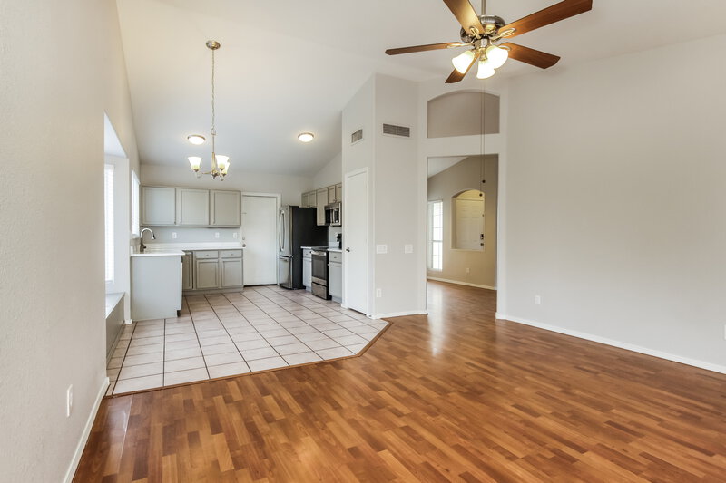 2,300/Mo, 6402 W Potter Dr Glendale, AZ 85308 Living Room View 2