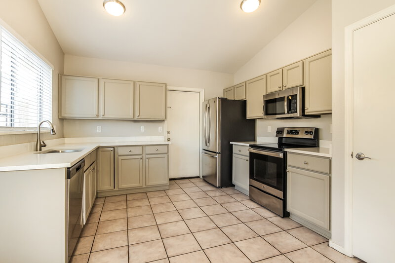 2,300/Mo, 6402 W Potter Dr Glendale, AZ 85308 Kitchen View