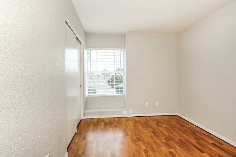 2,300/Mo, 6402 W Potter Dr Glendale, AZ 85308 Bedroom View 2