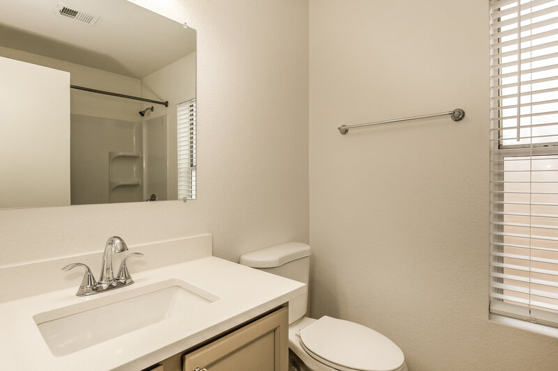 2,300/Mo, 6402 W Potter Dr Glendale, AZ 85308 Bathroom View
