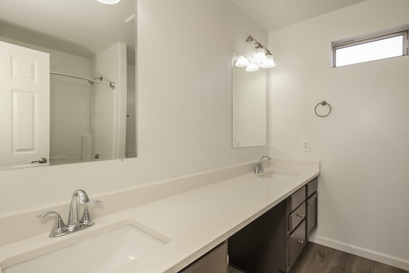 2,045/Mo, 8734 W Greer Ave Peoria, AZ 85345 Main Bathroom View
