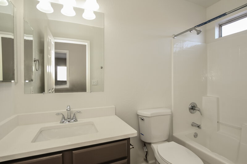 2,045/Mo, 8734 W Greer Ave Peoria, AZ 85345 Bathroom View